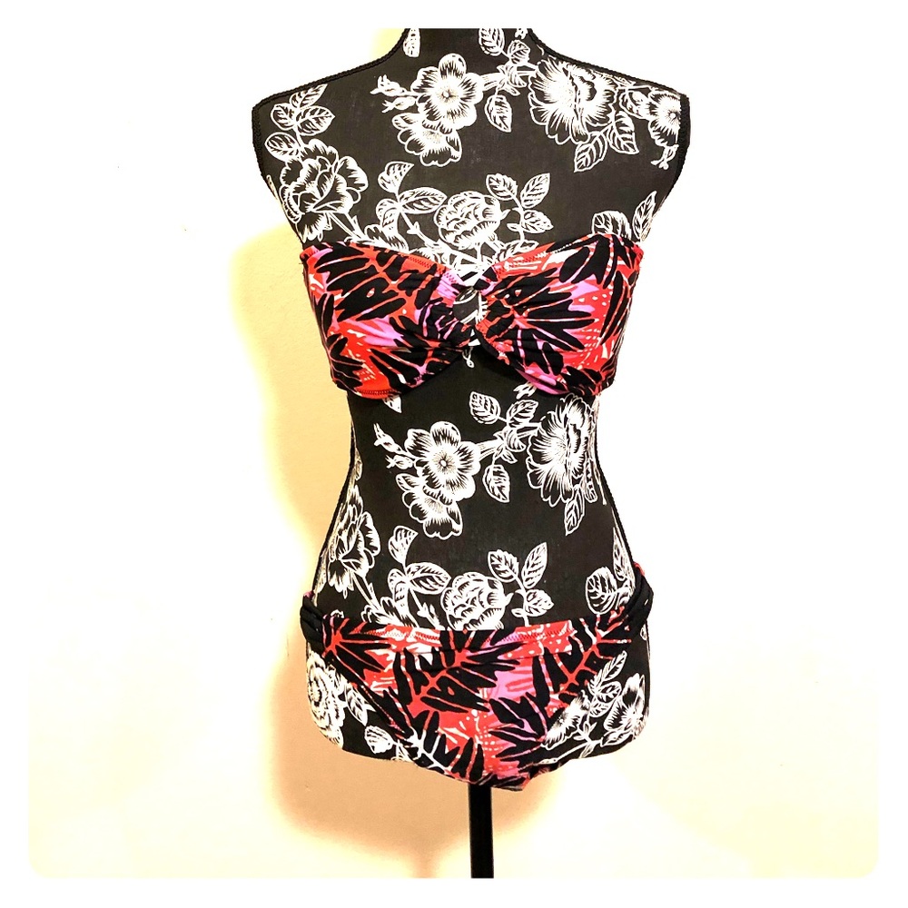 Xhilaration swim set